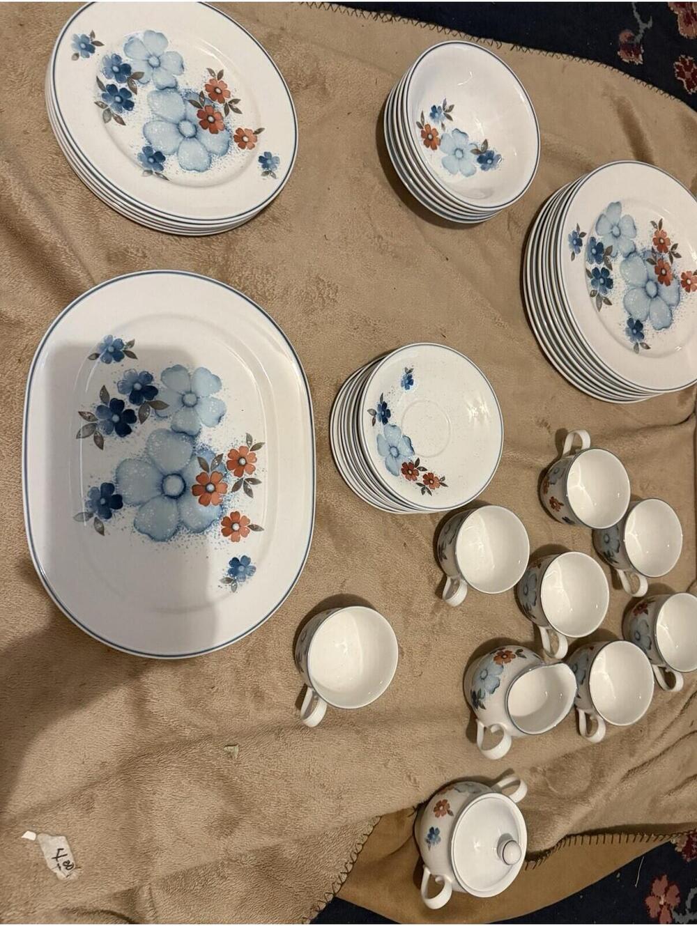 Noritake Glimmer Versatone Dinner Wear Set; No Chips Or Cracks